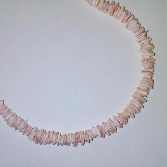 VTG 70s Hawaiian Pink & White Puka Chip Shell Necklace - Picture 3 of 6